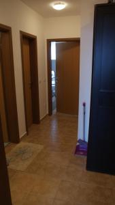 Cozy apartment with sea view and free parking