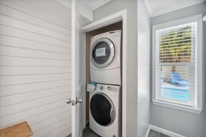 Paradise Palms With Jetted Pool And Private Beach