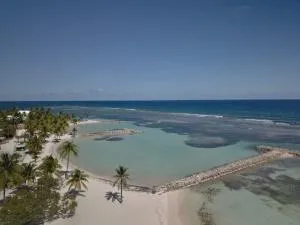 Les pieds dans l'eau face au lagon - Le Bel Instant - La Ramée