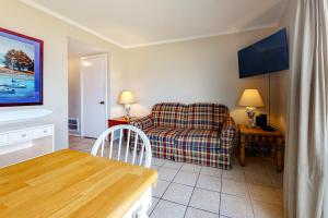 La Internacional Condominiums #203