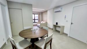 Estúdio com Quarto Privativo, TV e Cama Super King