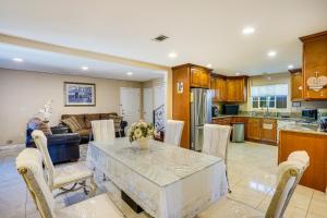 Westminster Apartment Near Beaches and Theme Parks!