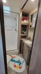River RV, Romance Glamping Pup Paradise Riverside
