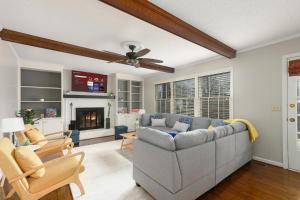 Cozy & Relaxing Home, Hot Tub, Fire Pit, Deck - Ubytování bez kategorie ve městě Greensboro