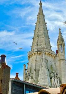 Caporizon-Le Perot-T2 au coeur du vieux port 100m plage