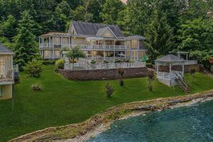 Jackson River Estate Main House Pool, Riverfront, sleeps 15