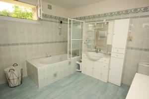 Maison de caractère Caprice Normand, jardin clos, 7min à pied des plages