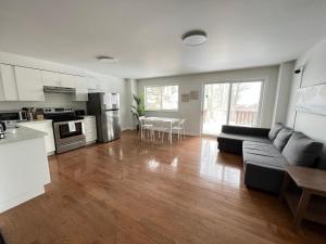 Letitia Heights !A Spacious and Quiet Private Bedroom with Shared Bathroom