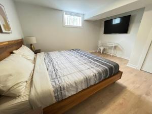 Letitia Heights !A Spacious and Quiet Private Bedroom with Shared Bathroom