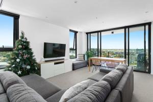 Burleigh Beach Escape with Stunning Sunset Views