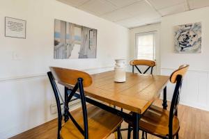 Hannahs Place - Quaint and Cozy Apt by the Beach!