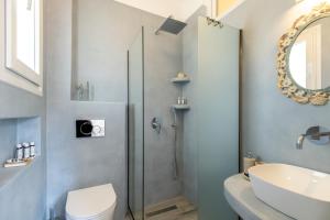 Yianna Sunny Studios