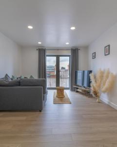 Jucuzzi bath. Japanese toilet. Belfast City Centre.