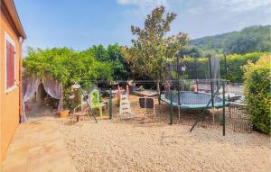 Maisons de vacances Beautiful Home In Aspiran With Outdoor Swimming Pool, Swimming Pool And 4 Bedrooms : photos des chambres