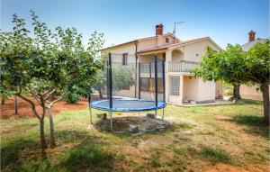 Gorgeous Home In Galizana With Wifi