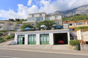 Apartments and rooms with parking space Tucepi, Makarska - 5263 