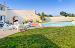 Maisons de vacances Stunning Home In Marennes With Outdoor Swimming Pool, Wifi And 3 Bedrooms : photos des chambres