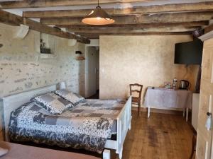 Maisons d'hotes Guestroom La Berthenoux, 1 piece, 4 personnes - FR-1-591-483 : Chambre Familiale