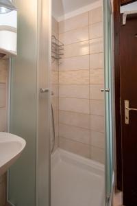 Apartments by the sea Vinjerac, Zadar - 21399