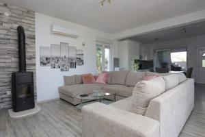 Family friendly house with a swimming pool Kastel Stafilic, Kastela - 21263