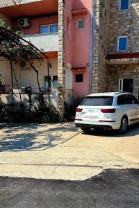 Apartments with a parking space Kastel Sucurac, Kastela - 21585 