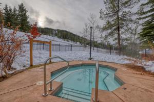 Perfect Ski or Bike in-out Hot Tub Pool