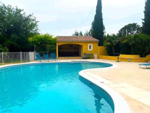 Villas Majestic villa in L'isle-Sur-La-Sorgue with private pool : photos des chambres