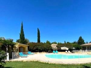 Villas Majestic villa in L'isle-Sur-La-Sorgue with private pool : photos des chambres