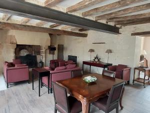 Maisons de vacances Gite de charme avec jardin au coeur des chateaux, WiFi, parking inclus - FR-1-381-543 : photos des chambres