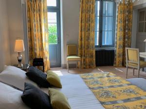 Maisons de vacances Gite de charme avec jardin au coeur des chateaux, WiFi, parking inclus - FR-1-381-543 : photos des chambres