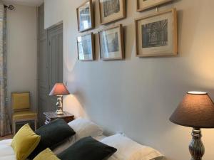 Maisons de vacances Gite de charme avec jardin au coeur des chateaux, WiFi, parking inclus - FR-1-381-543 : photos des chambres