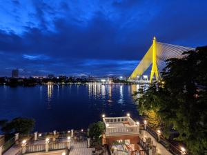 Hiranyakul House Riverside