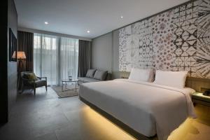 Lagoon Suite with Bathtub