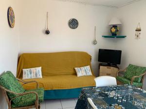 Les Corsaires direct plage près du port