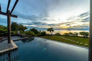 BeachFront Modern 4 Bedroom Pool Villa - RV