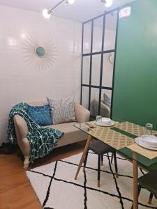 Cozy 2 bedroom Condo in Davao near Airport with balcony
