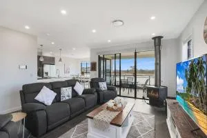 Illalangi-Modern Escape & Views - Wilbertree Flat