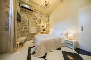 Hidden Luxury Residence 2BR with terrace