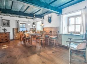 420qm bayerisches Haus mit 2400qm uneinsehbarer Garten in beliebter Urlaubsregion