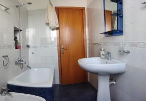 "City Centre Gemstone Apartment"