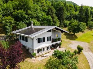 Villa tra montagna e laghi 14 posti