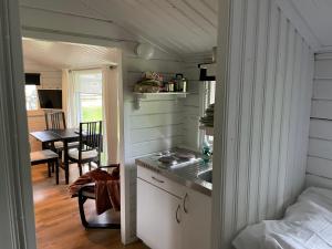 Stuga med panoramafönster, paradis för fågelskådare och vandrare, självstäd efter besök