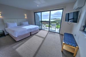 Diamond Island Resort, Restaurant & Bar and Penguin Show