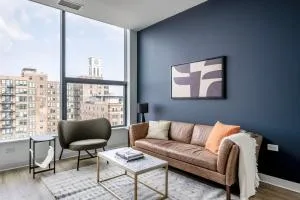 West Loop 2br w theater gym nr restaurant row CHI-950 - Чикаго