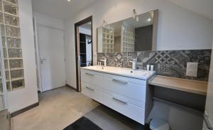 3 Appartements Premium au pied de la Cathedrale - Hypercentre : photos des chambres