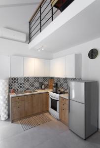 Isida - cozy sea walk lodge with private garden