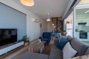 Chloris 3- Bedroom Apartment W/Pool in Larnaca