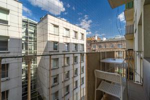 Koneser Apartment - Workspace, Balcony, Subway - by Rentujemy