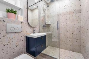 Koneser Apartment - Workspace, Balcony, Subway - by Rentujemy