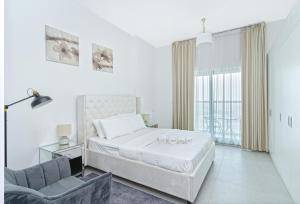 Modern Studio with Pool & Gym Access